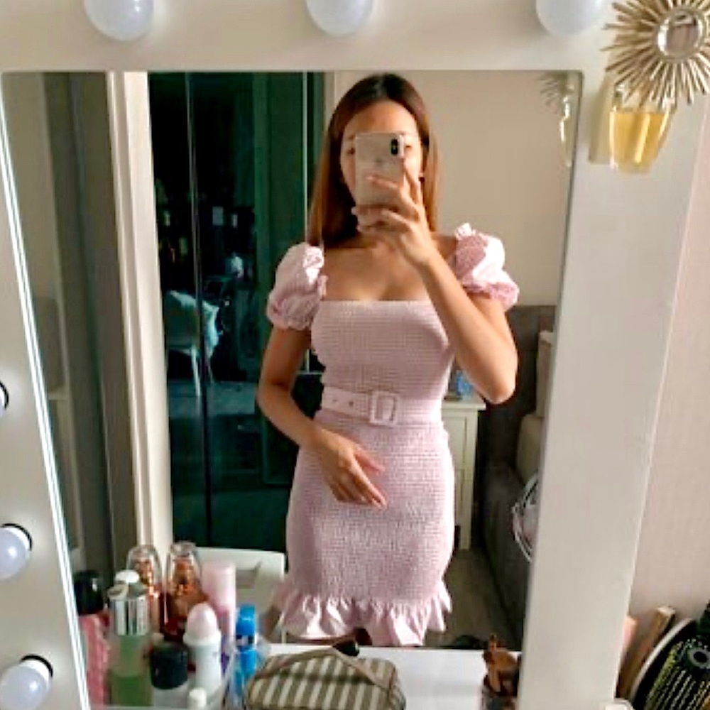 ***SOLD*** π
πΌπ Pink Gingham Puff Sleeve Mini Dress ππ
πΌ Size Small (8) EUC - Picture 6 of 14